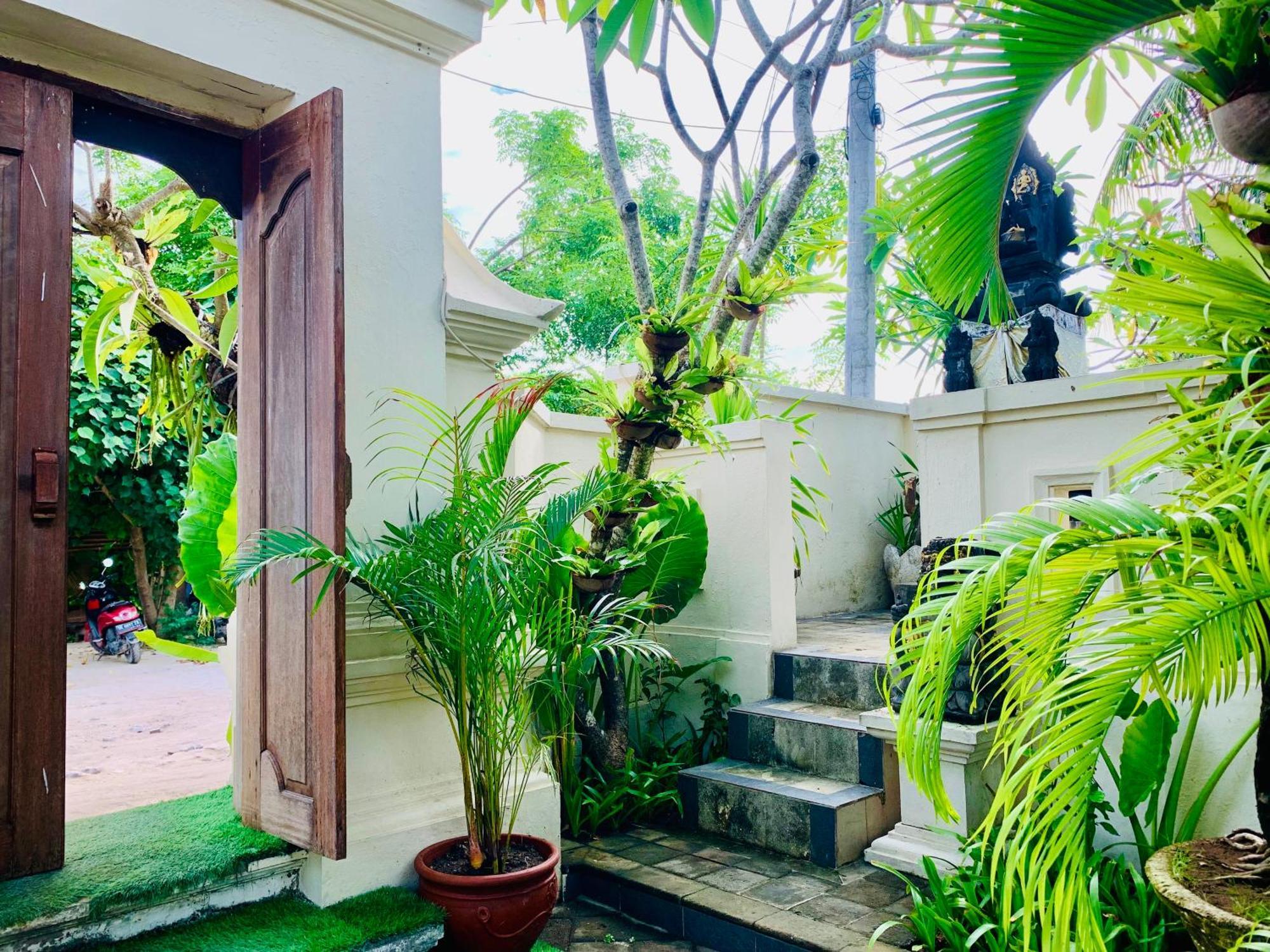Pondok Baruna Garden Nusa Lembongan Exterior photo